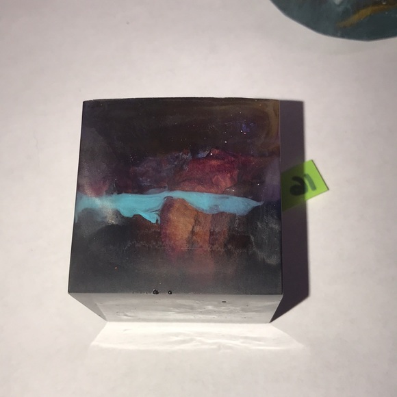 Epoxy Cube with rose 🌹 and posh heart ♥️ - Picture 4 of 6